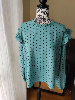 Blusa con Lunares Negros