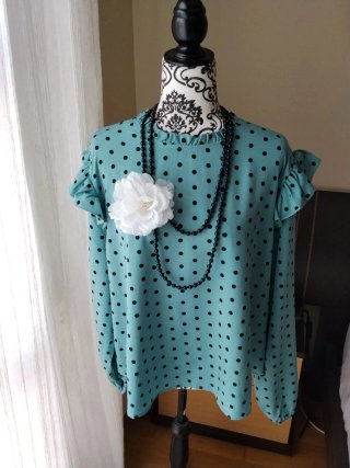Blusa con Lunares Negros