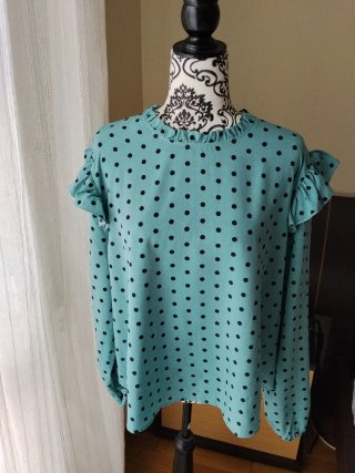 Blusa con Lunares Negros