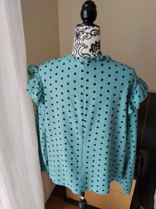 Blusa con Lunares Negros