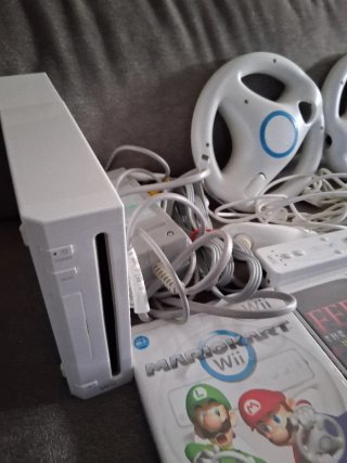 Lote Wii: Consola,2 mandos, 2 Volantes y 5 Juegos