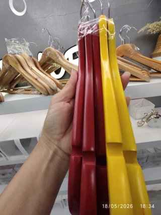 Perchas de madera