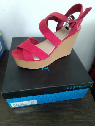 Sandalias MARYPAZ tacón cuña rojas y beige