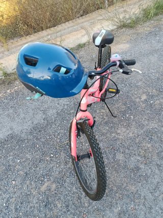 Bicicleta infantil negra y rosa