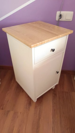 Mesita de noche blanca 25€ cada una