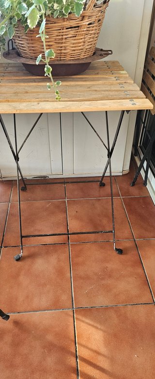Mesa y 2 Sillas Plegables Madera y Metal