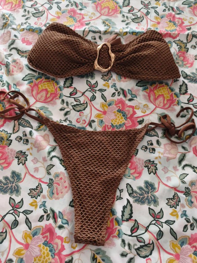 Bikini marrón con detalle dorado