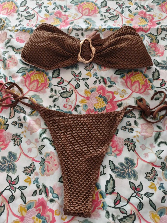 Bikini marrón con detalle dorado