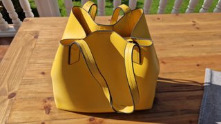 Borsa a spalla in simil pelle gialla