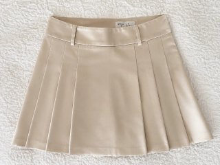 Conjunto blazer y falda plisada beige
