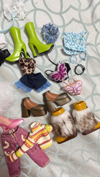 Set di abbigliamento e accessori per bambole Bratz