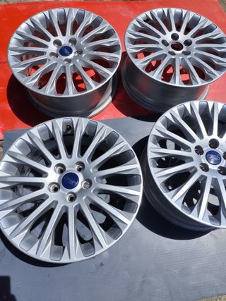 +REGALOS Llantas Ford Focus 17