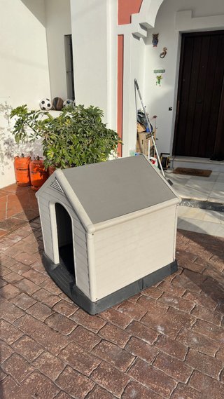 Caseta para perro color beige y gris