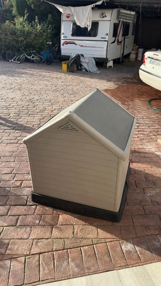 Caseta para perro color beige y gris