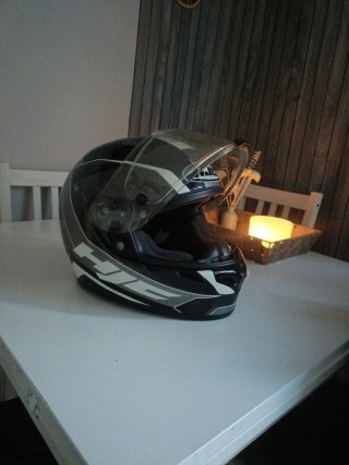 Casco HJC Integral Negro y Blanco