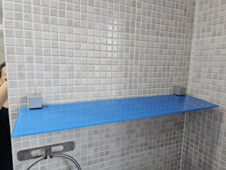 Estantes de cristal azul
