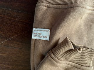 Chaqueta infantil marrón con cremallera. 4 años