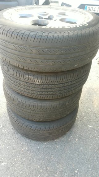 4 Llantas y Neumáticos Jeep