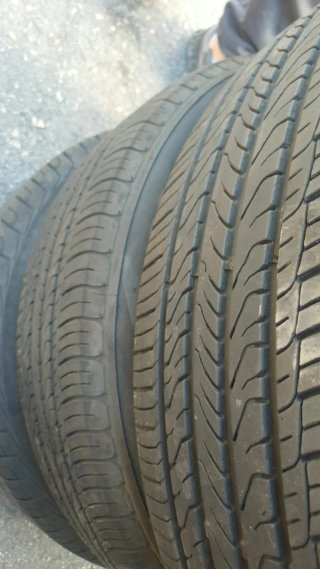 4 Llantas y Neumáticos Jeep