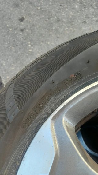 4 Llantas y Neumáticos Jeep