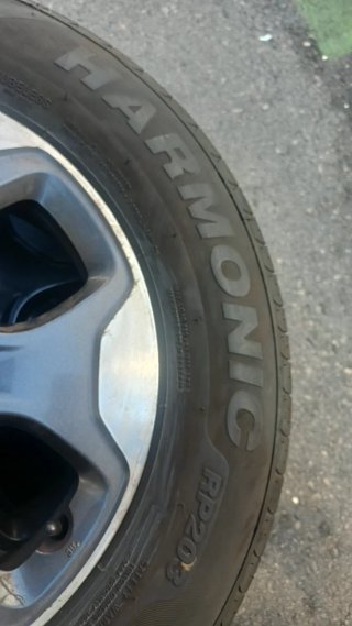 4 Llantas y Neumáticos Jeep
