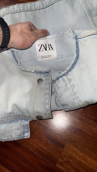 Chaqueta vaquera Zara desgastada