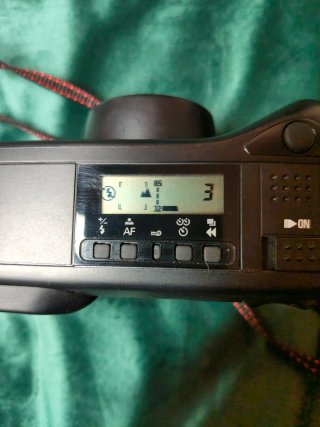 Nikon TW Zoom 85 Cámara Analógica