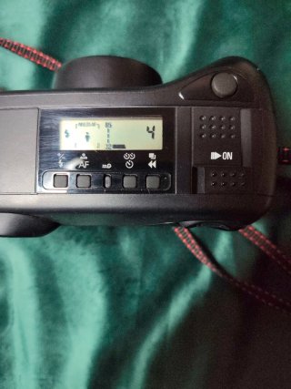 Nikon TW Zoom 85 Cámara Analógica