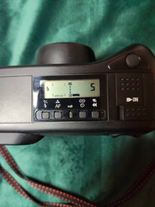 Nikon TW Zoom 85 Cámara Analógica