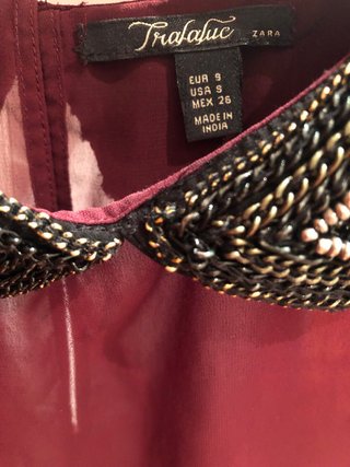 Blusa Zara granate cuello pedrería T.S