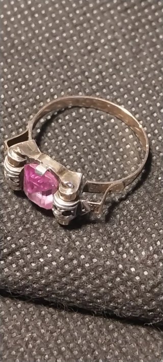 Sortija Art Decó de, Oro, Plata y  Amatista Rosa.