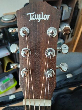 Guitarra Taylor baby