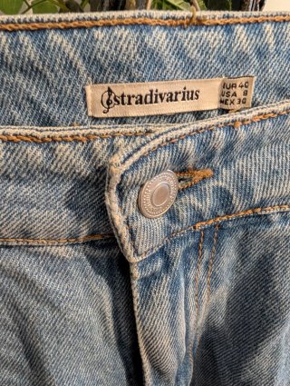Pantalón vaquero con volantes