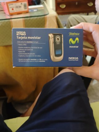 Teléfono Móvil Nokia 2760 Beige. SIN BATERÍA