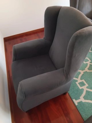 2 Sillones grises con reposapiés