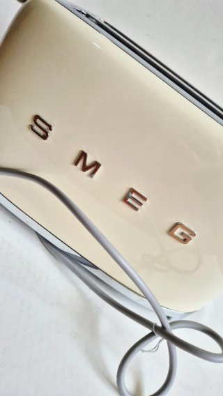 Torradeira Smeg TSF02 Creme