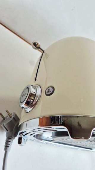 Torradeira Smeg TSF02 Creme