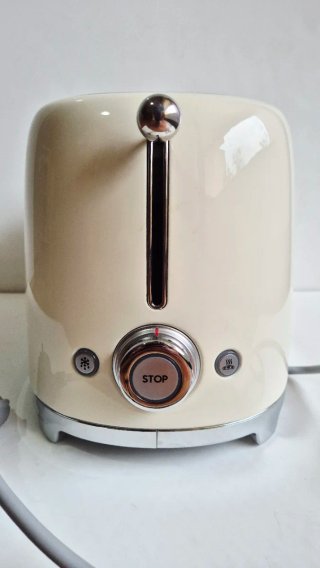 Torradeira Smeg TSF02 Creme