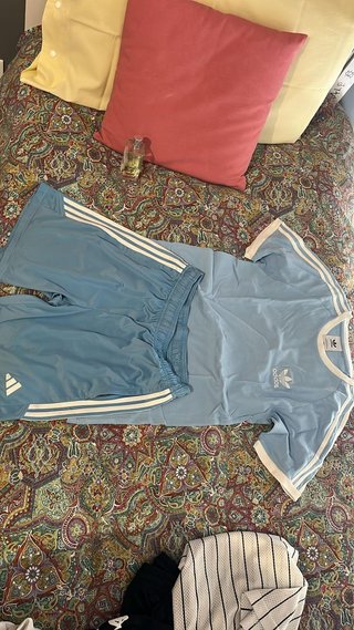 Completo Adidas T-shirt e pantaloncini blu