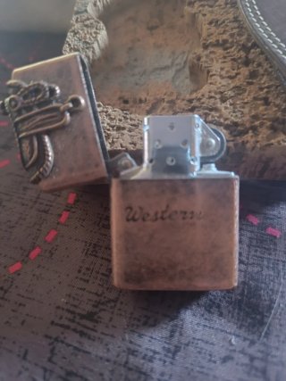 Set Regalo mechero tipo Zippo y Llavero Cuero DON