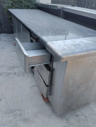 MUEBLE DE INOX Y MARMOL