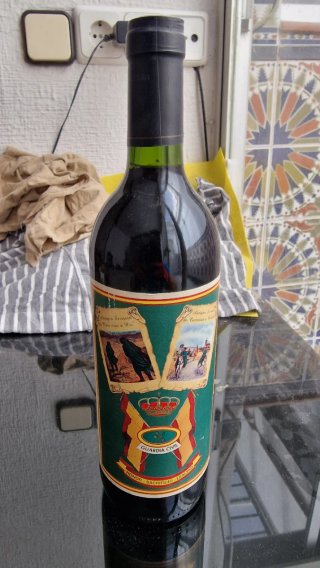 Botellas de vino Guardia Civil coleccionismo