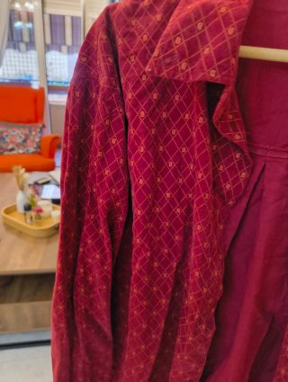 Camisa roja de pana con estampado