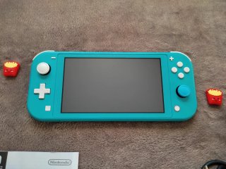 Nintendo Switch Lite + cargador, funda y caja