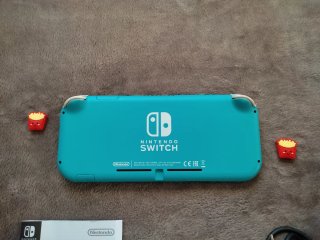 Nintendo Switch Lite + cargador, funda y caja