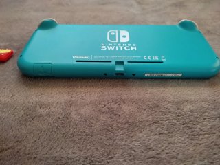 Nintendo Switch Lite + cargador, funda y caja