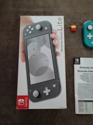Nintendo Switch Lite + cargador, funda y caja