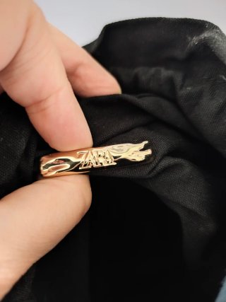 Bolso de mimbre de chica de Zara.