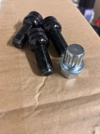 Tornillos de seguridad para coche