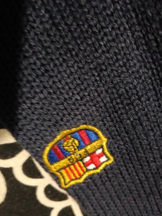 Chaqueta de punto azul y roja hombre